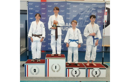 Dimanche 4 mai 2025.
4ème tournoi du circuit régional Minimes à Falaise (14).
Simon CHOPARD 1er